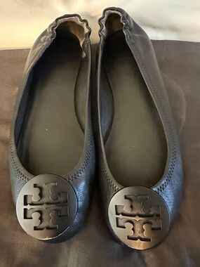 Tory Burch Worn 1x Black Leather Ballet Flats w/Gun Metal T Logo Size 10
